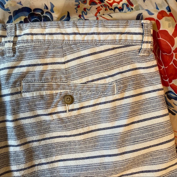 GAP Striped Khaki Girlfriend 6 Inch Shorts sz 18 - Picture 4 of 7